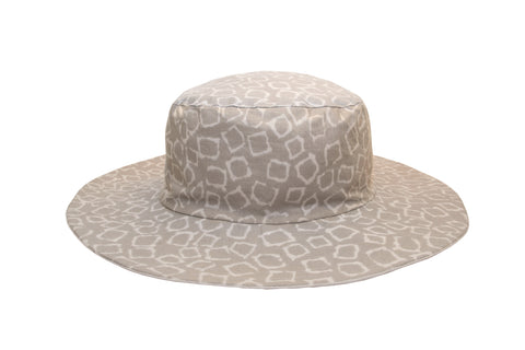 Unisex - Grey Giraffe